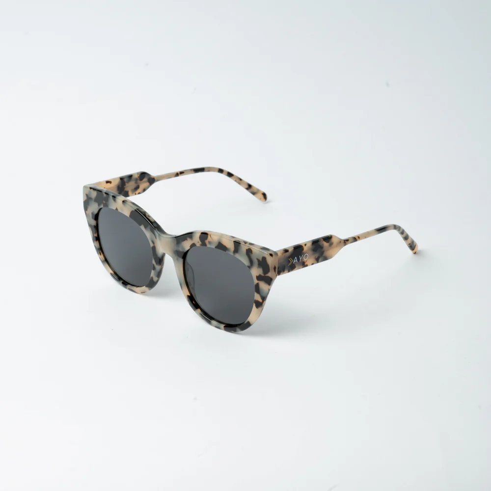 VAYO Luna Polarized Cat-Eye Sunglass for Women Black