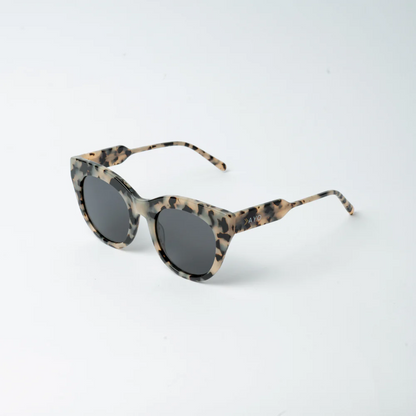 VAYO Luna Polarized Cat-Eye Sunglass for Women Black