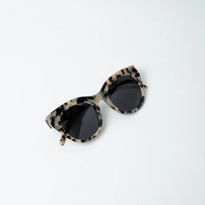 VAYO Luna Polarized Cat-Eye Sunglass for Women Black