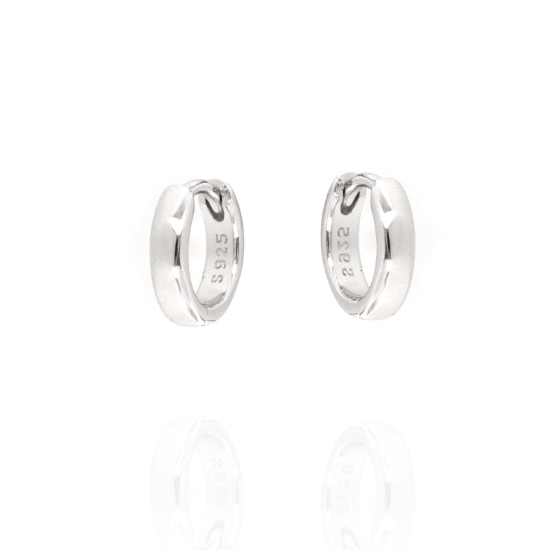 A pair of polished silver-toned hoop earrings, one with "S925" and the other with "2852" engraved on the inner surface.