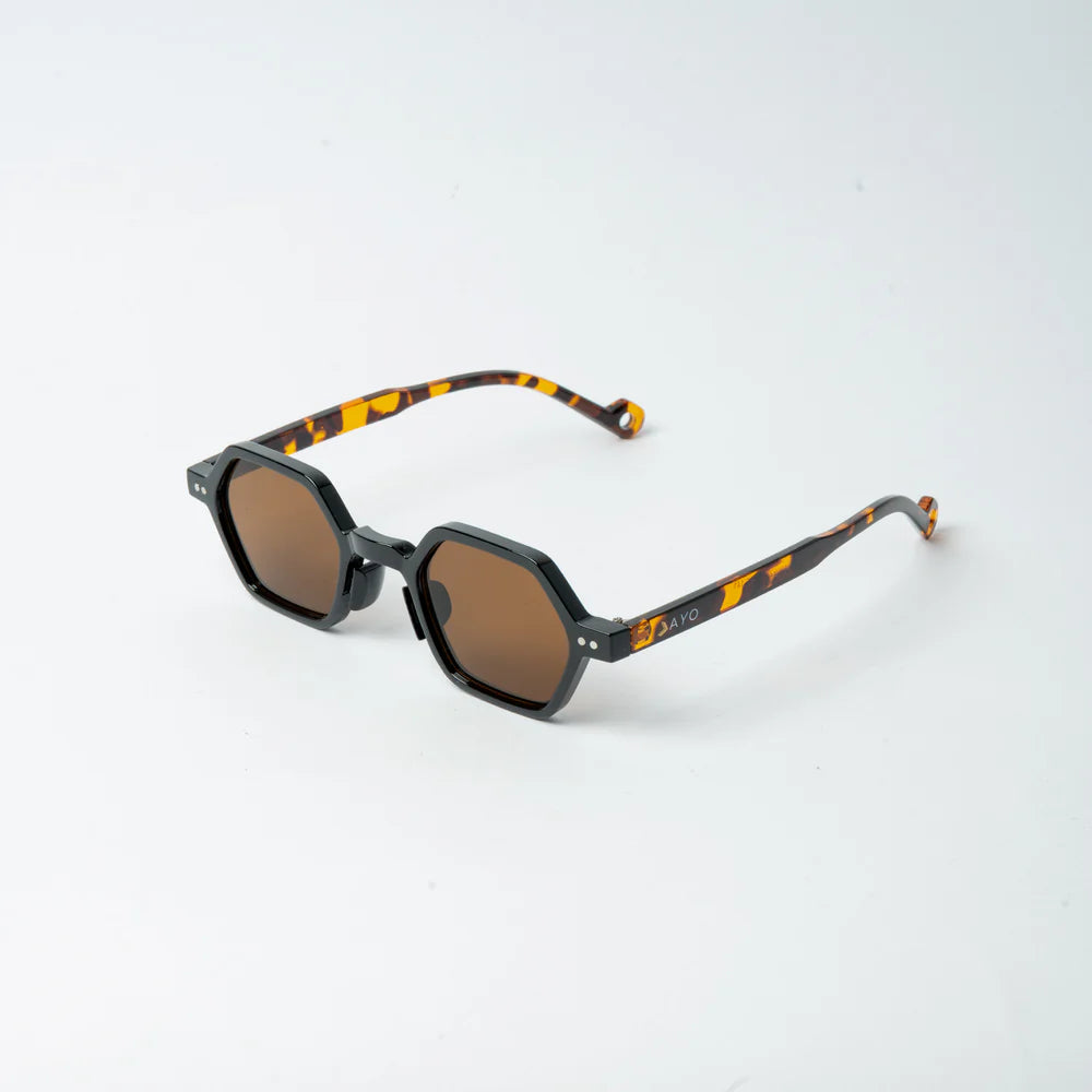 VAYO Ember Sharp Angles Smooth Confidence Sunglass Brown